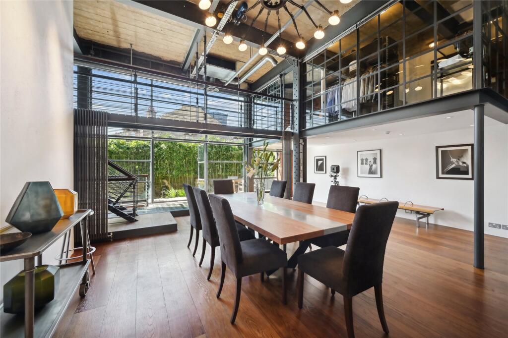 4 bedrooms Office in London, United Kingdom No. 5262