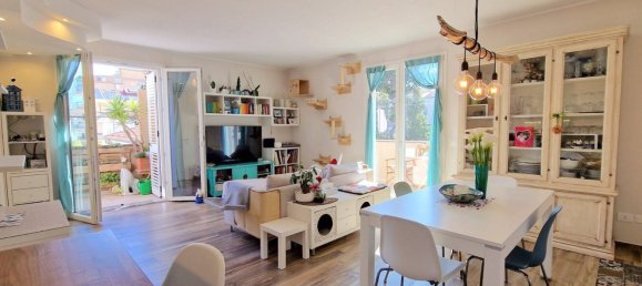 Квартира с 4 спальнями в Риччоне, Италия № 328011 2