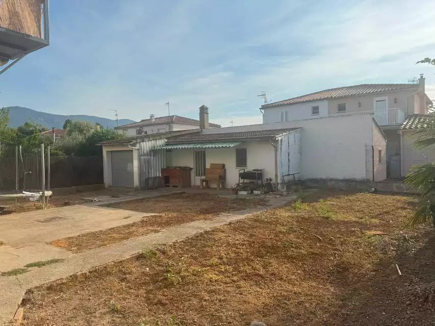 6 bedrooms House in Besalu, Spain No. 236820