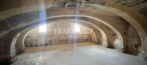 3 bedrooms Farm in Munxar, Malta No. 494 2