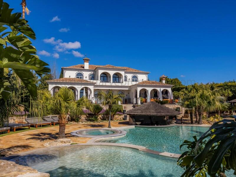 6 bedrooms Villa in Loule, Portugal No. 108711