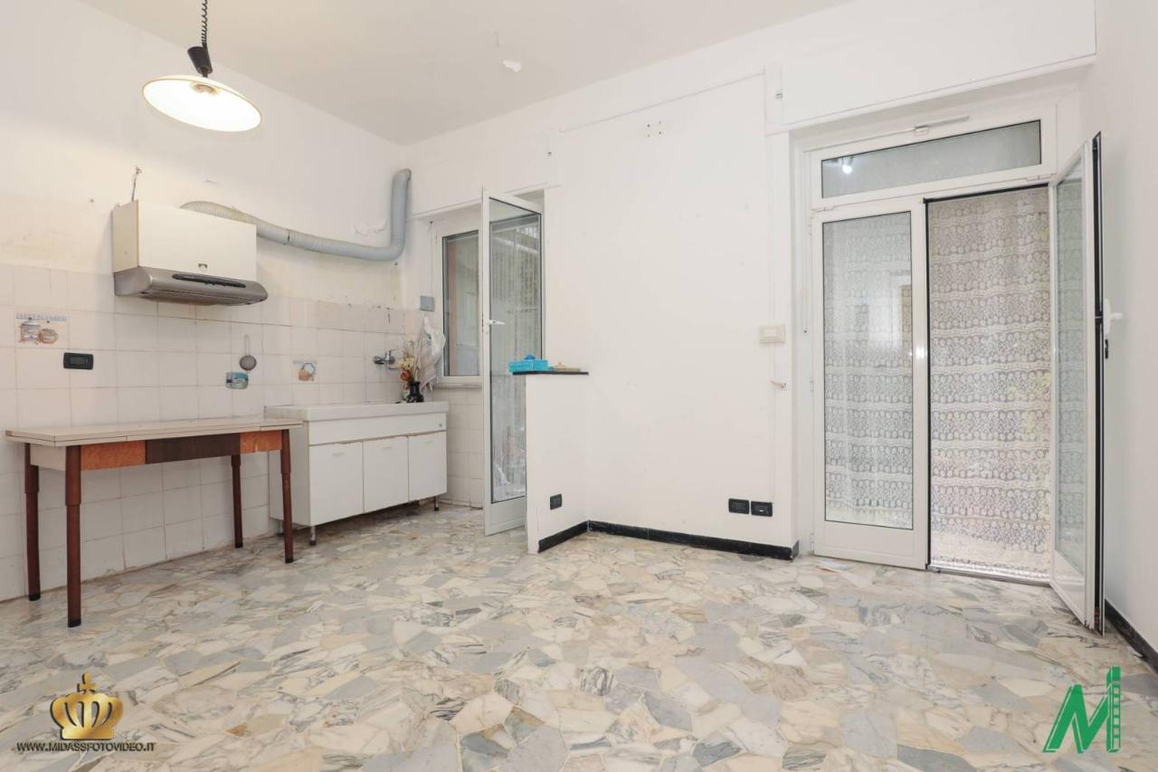 Apartamento de 2 habitaciónes en Genoa, Italy No. 166870