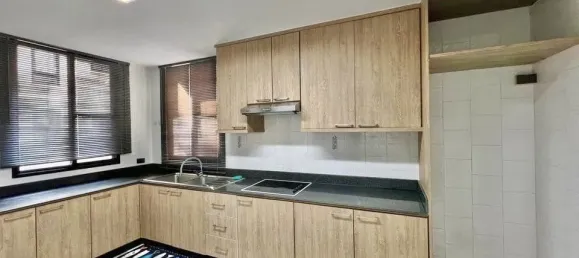 4 bedrooms Condo in Watthana, Thailand No. 72077 9