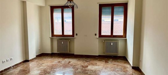 4 rooms Apartment in Piacenza, Italy No. 283434 8