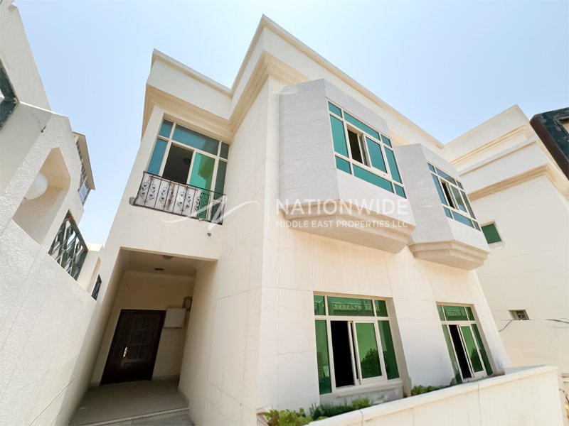 9 bedrooms Villa in Abu Dhabi, UAE No. 101909