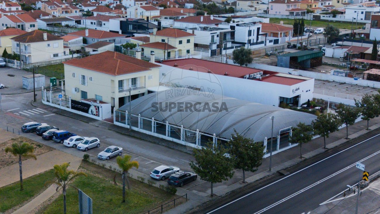 3 bedrooms Commercial property in Setubal, Portugal No. 161687