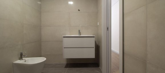 3 bedrooms Apartment in Porto, Portugal No. 130155 9