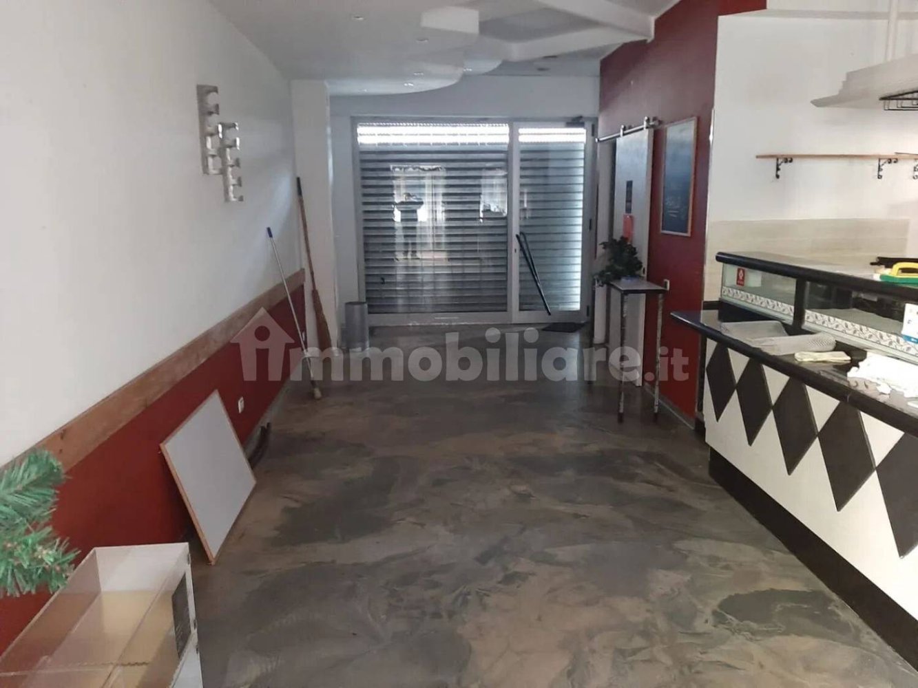 4-Zimmer Gewerbliche Immobilie in Saronno, Italy, Nr. 346662