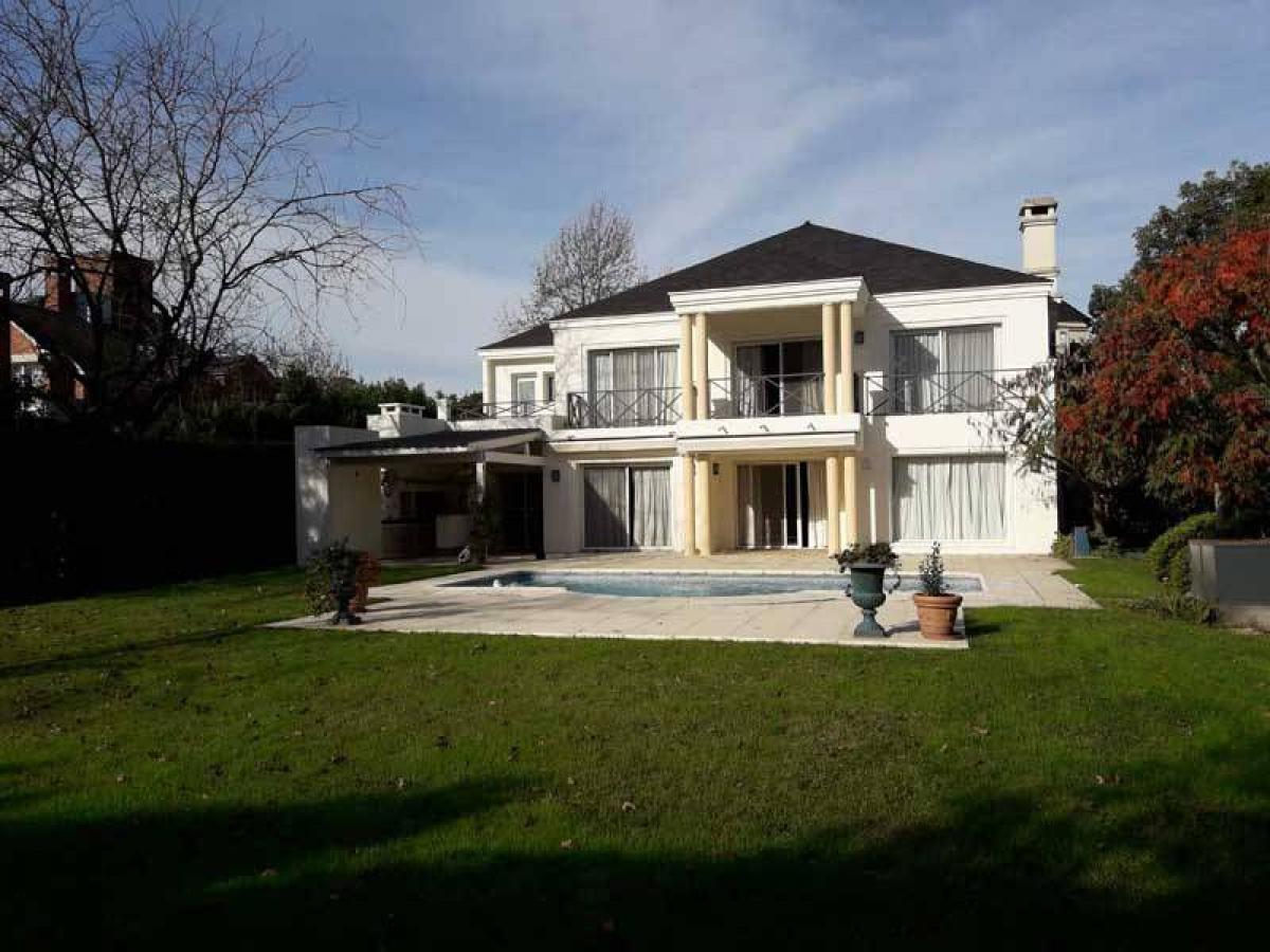 4 bedrooms House in Malvinas Argentinas, Argentina No. 61727
