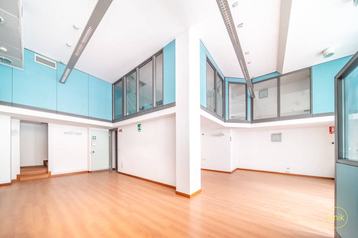 3-salle Bureau à Udine, Italy No. 169743