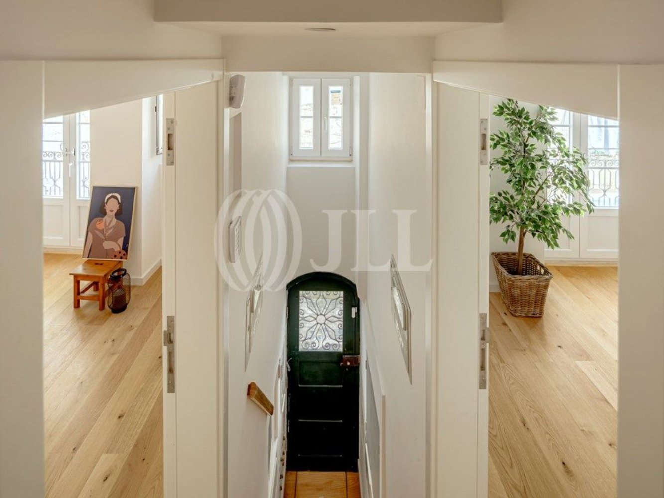 180m² Building in Lisbon, Portugal No. 139666