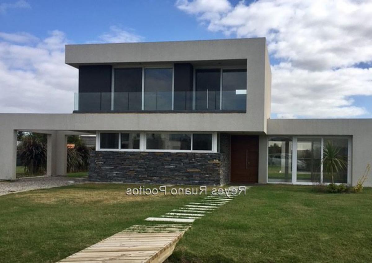 3 bedrooms House in Canelones, Uruguay No. 12036