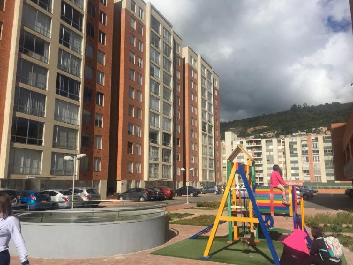 Casa de 3 dormitorios en Bogotá, Colombia No. 11550