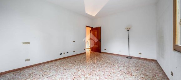 4 Schlafzimmer Haus in Novellara, Italy, Nr. 265268 33