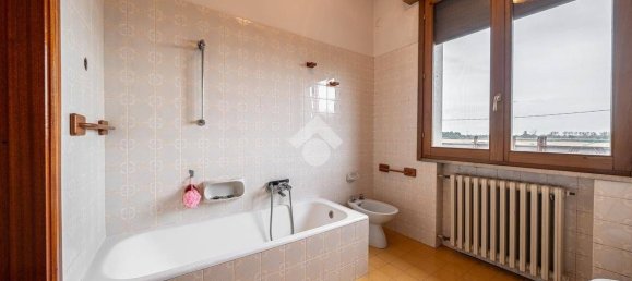 4 Schlafzimmer Haus in Novellara, Italy, Nr. 265268 30