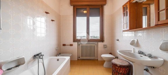 4 Schlafzimmer Haus in Novellara, Italy, Nr. 265268 28
