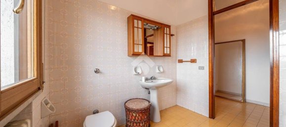 4 Schlafzimmer Haus in Novellara, Italy, Nr. 265268 29