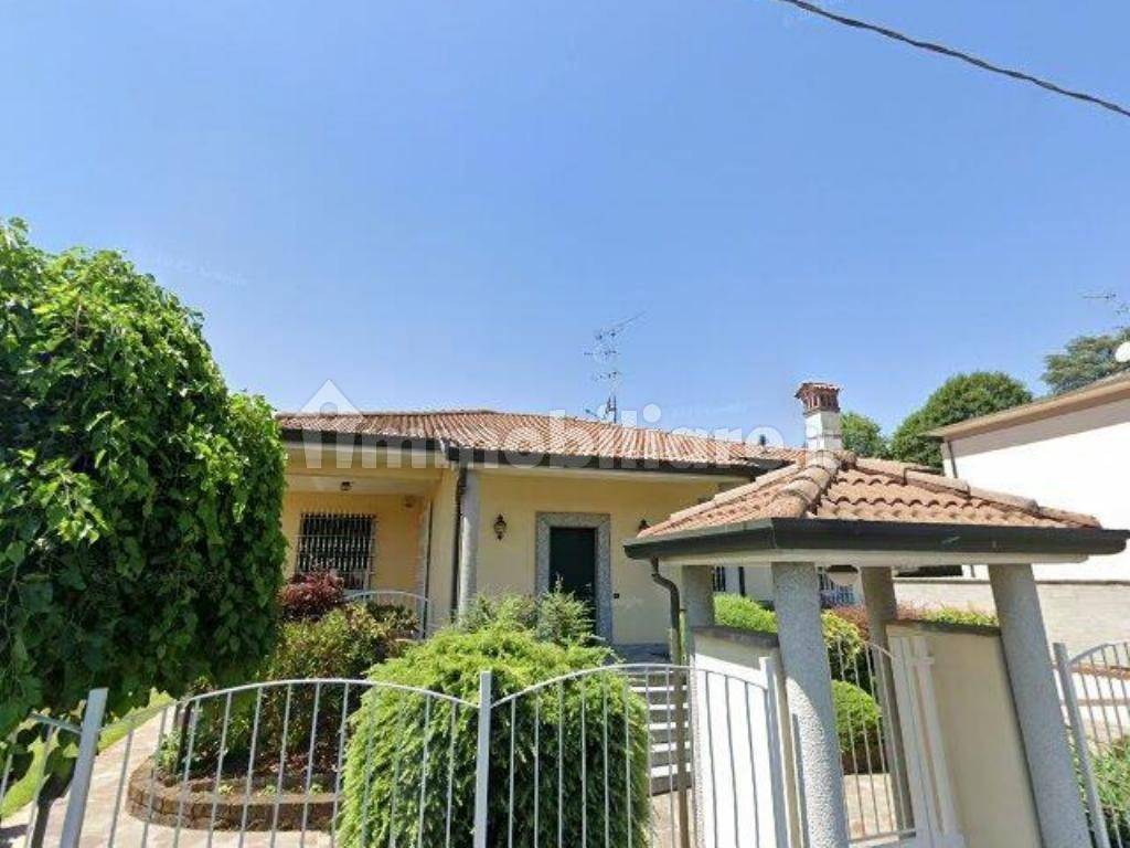 4 bedrooms Villa in Monza, Italy No. 279130