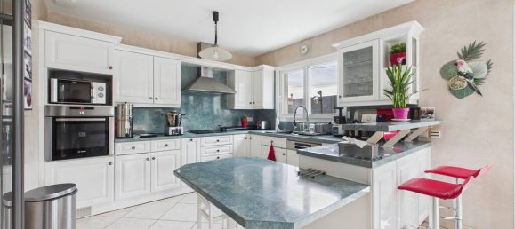 Casa de 4 dormitorios en Loire-sur-Rhone, France No. 359768 8