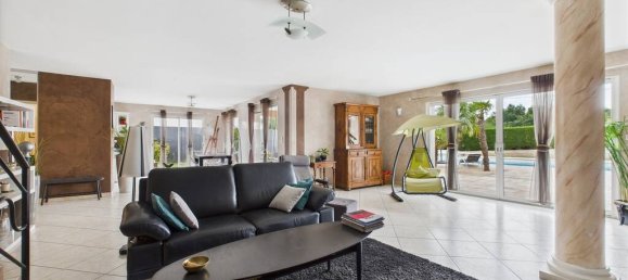 Casa de 4 dormitorios en Loire-sur-Rhone, France No. 359768 3