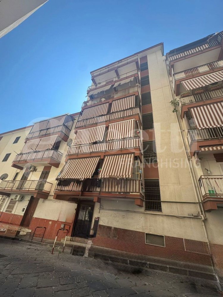 Apartamento T2 em Torre Annunziata, Italy N.º 341280