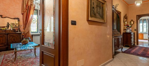 6 rooms Apartment in Turin, Italy No. 27053 8