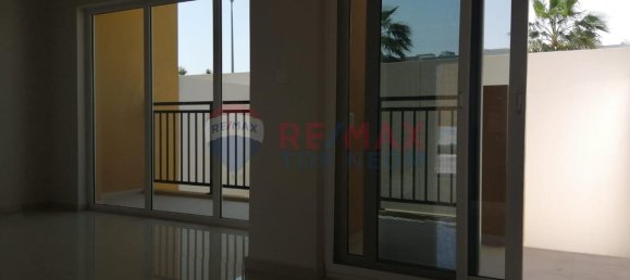 Moradia em banda T3 em Dubai, UAE N.º 47292 10