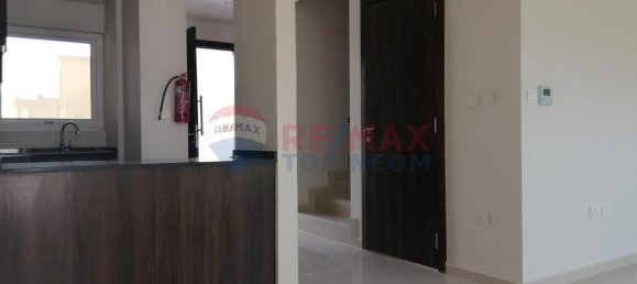 Moradia em banda T3 em Dubai, UAE N.º 47292 9