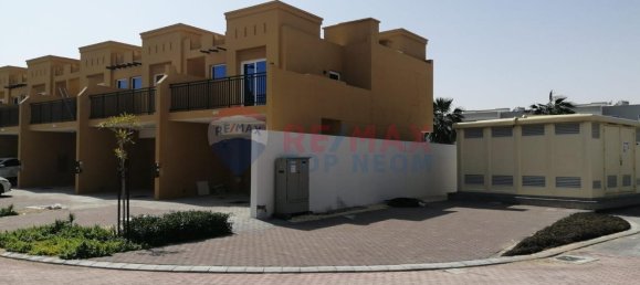 Moradia em banda T3 em Dubai, UAE N.º 47292 2