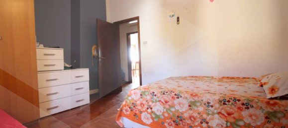 3 rooms Apartment in Bologna, Italy No. 27516 7