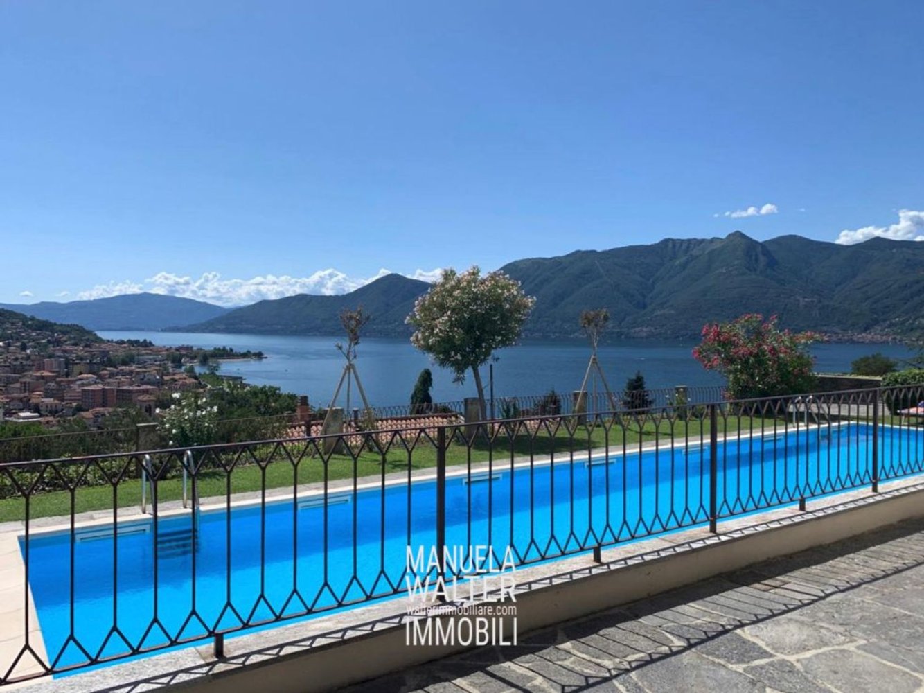 Apartamento de 2 habitaciónes en Luino, Italy No. 64087