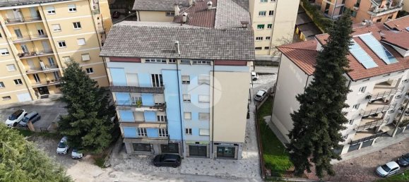 Квартира с 4 комнатами в Л’Акуила, Италия № 30582 2