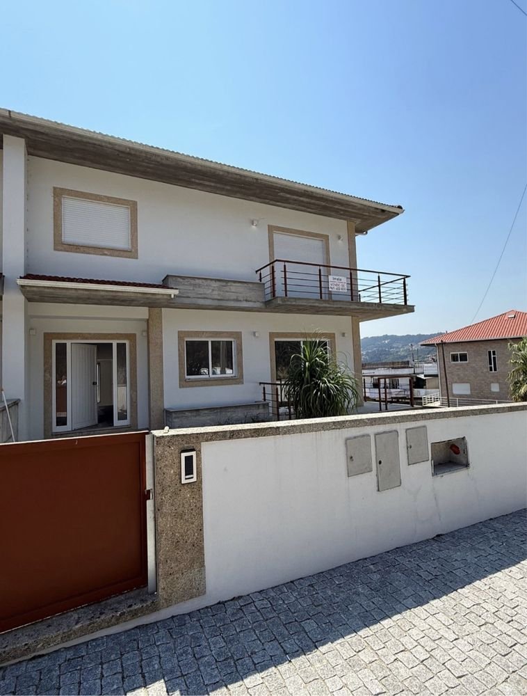 Дом с 3 спальнями в Марку ди Канавезиш, Португалия № 340686