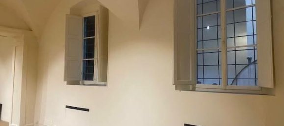 2 bedrooms Commercial property in Florence, Italy No. 220295 3