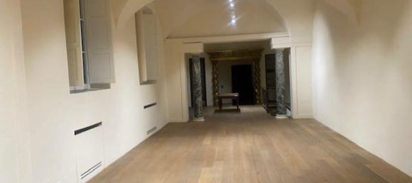 2 bedrooms Commercial property in Florence, Italy No. 220295 2