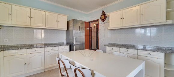 4 bedrooms House in Oliveirinha, Portugal No. 180948 6