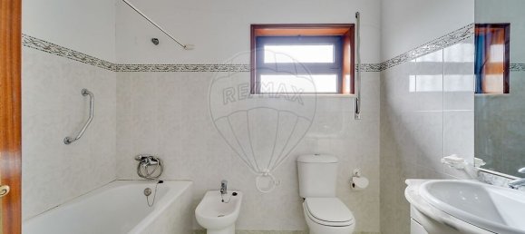 4 bedrooms House in Oliveirinha, Portugal No. 180948 24