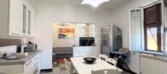 3 bedrooms House in Carrara, Italy No. 355294 4