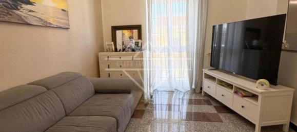 3 bedrooms House in Carrara, Italy No. 355294 2