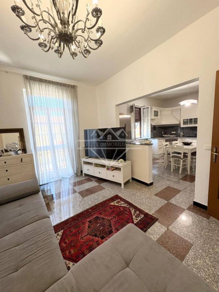 3 bedrooms House in Carrara, Italy No. 355294