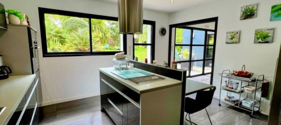 5 bedrooms House in Chateaubourg, France No. 332022 3