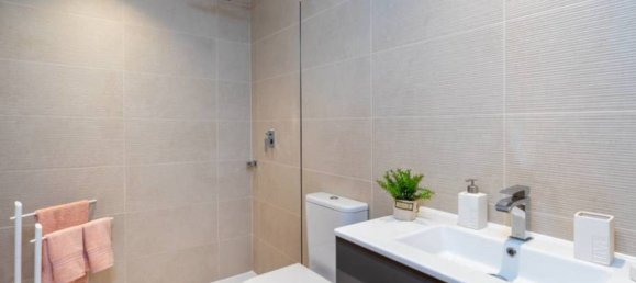 3 bedrooms Townhouse in Estepona, Spain No. 2472 17