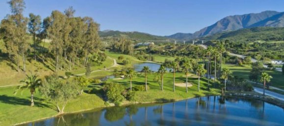 3 bedrooms Townhouse in Estepona, Spain No. 2472 2