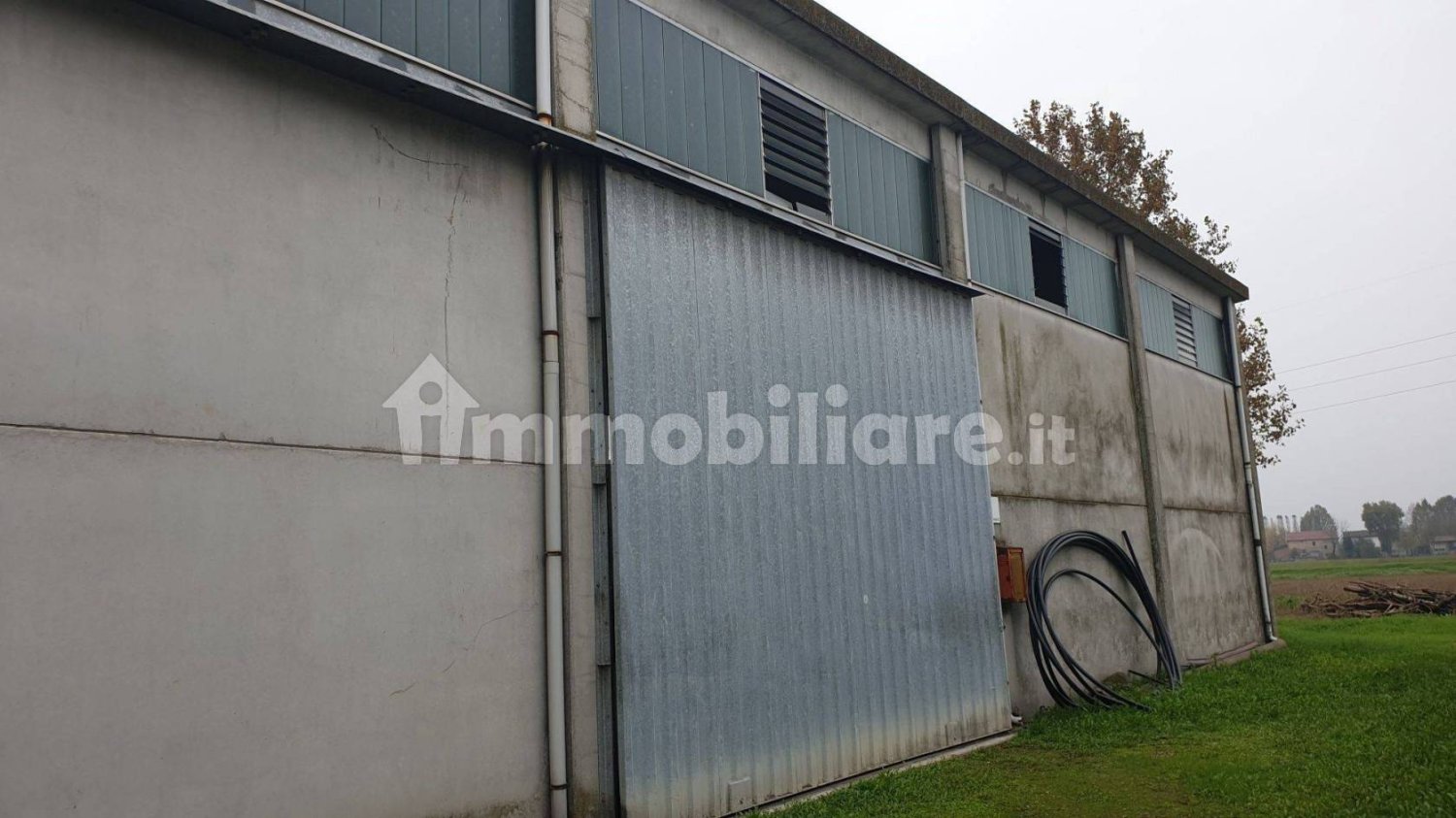 368m² Warehouse in Rubiera, Italy No. 373698