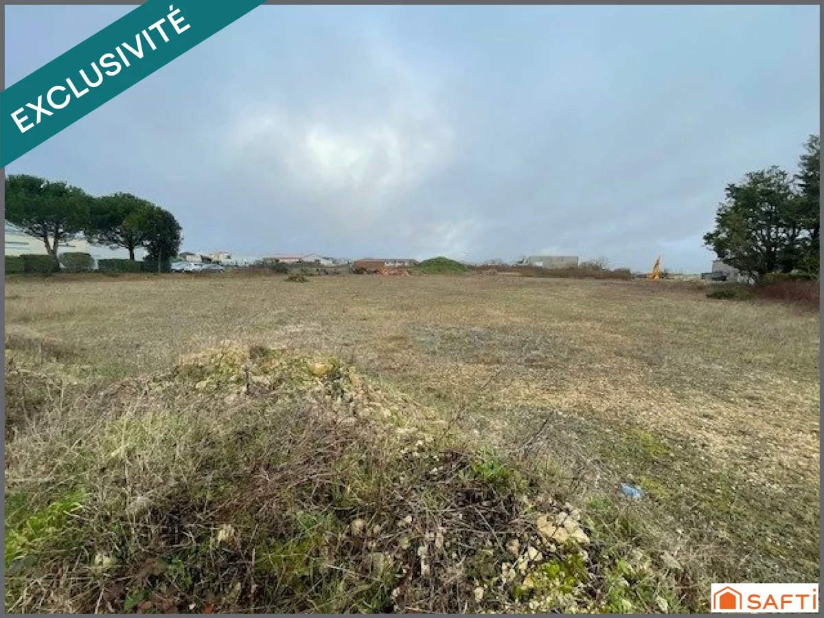 Terreno em Surgeres, France 5200 m² N.º 112429