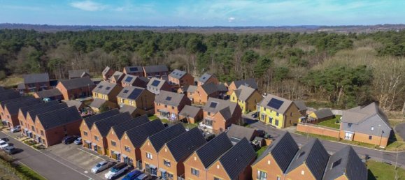 2 bedrooms House in Bordon, United Kingdom No. 13821 4