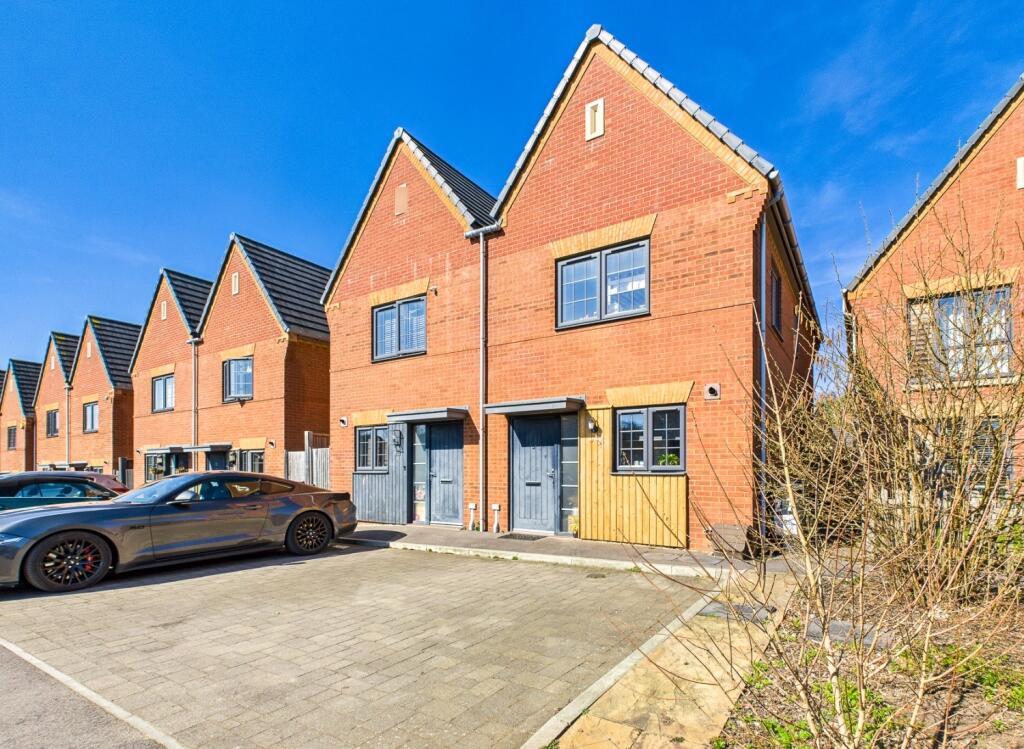 2 bedrooms House in Bordon, United Kingdom No. 13821