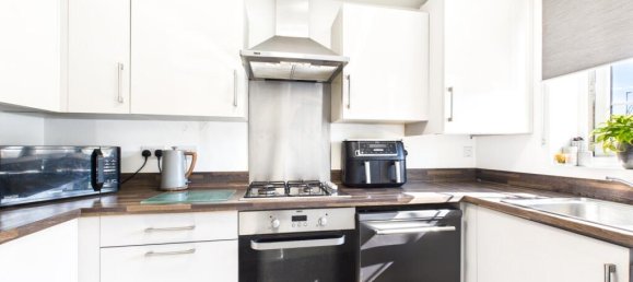 2 bedrooms House in Bordon, United Kingdom No. 13821 2