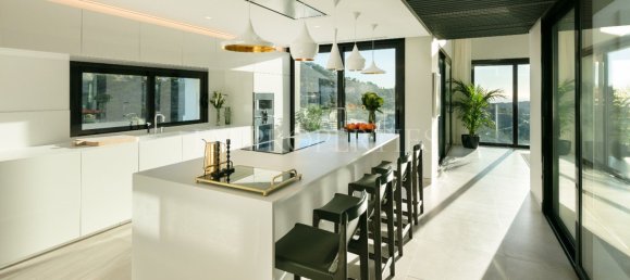 5 Schlafzimmer Villa in El Madronal, Spain, Nr. 31213 8