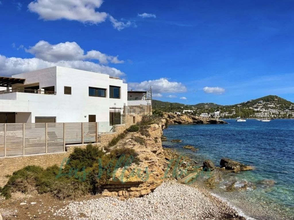 Villa de 4 dormitorios en Ibiza, Spain No. 207257